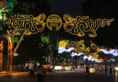 Sparkling Hanoi celebrating Liberation Day - ảnh 9